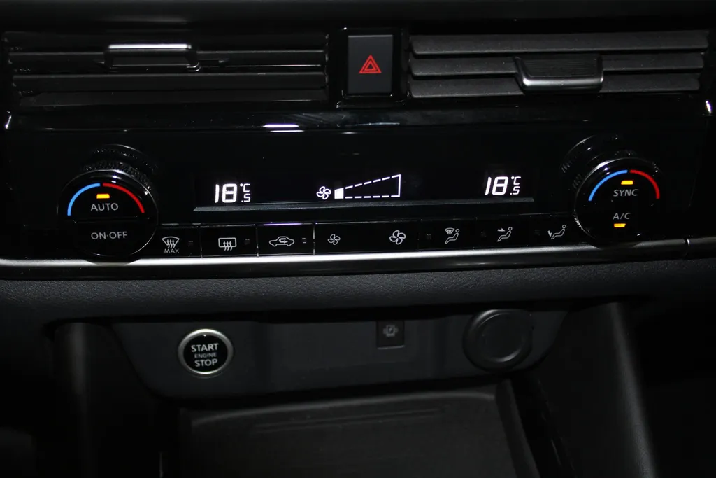 Nissan QASHQAI 1.3 MHEV Premiere Edition | Head-up display| Trekhaak | 1400kg trekgewicht| 360grd camera | PDC voor en achter | Navigatie | Apple carplay & Androidauto | Climate Controle | Pro-pilot |