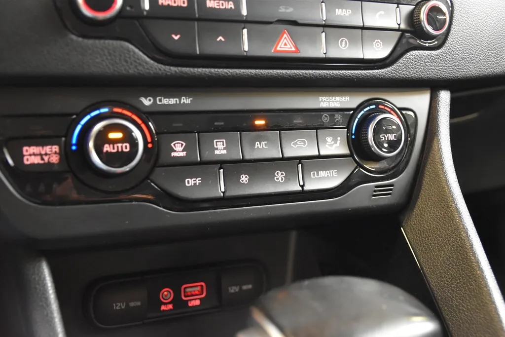 Kia Niro 1.6 GDi Hybrid 141pk DCT6 First Edition Navi | Camera | PDC | Cruise | Trekhaak | LMV