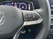 Volkswagen Taigo 1.0 TSI R-Line | Digital Cockpit | Camera | Adaptive Cruise Control | Apple CarPlay & Android Auto | LMV | Climate Control | Parkeersensoren | Verwarmde Spiegels |