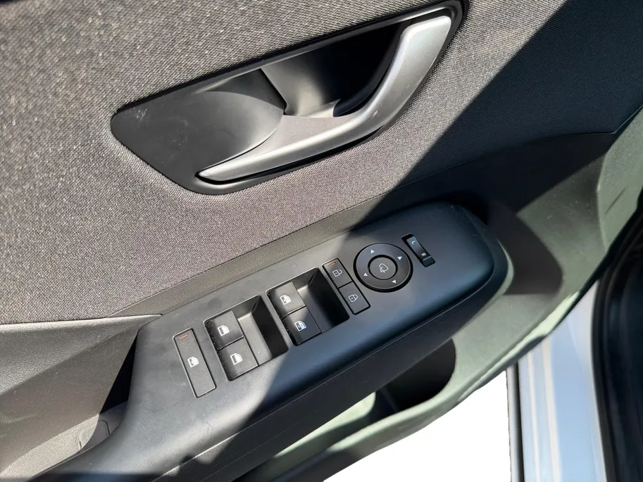 Hyundai Kona Electric Comfort Smart 64.8 kWh | TWO TONE | APPLE CARPLAY / ANDROID AUTO | SNELLADEN | PARKEERHULP | incl fabrieksgarantie!