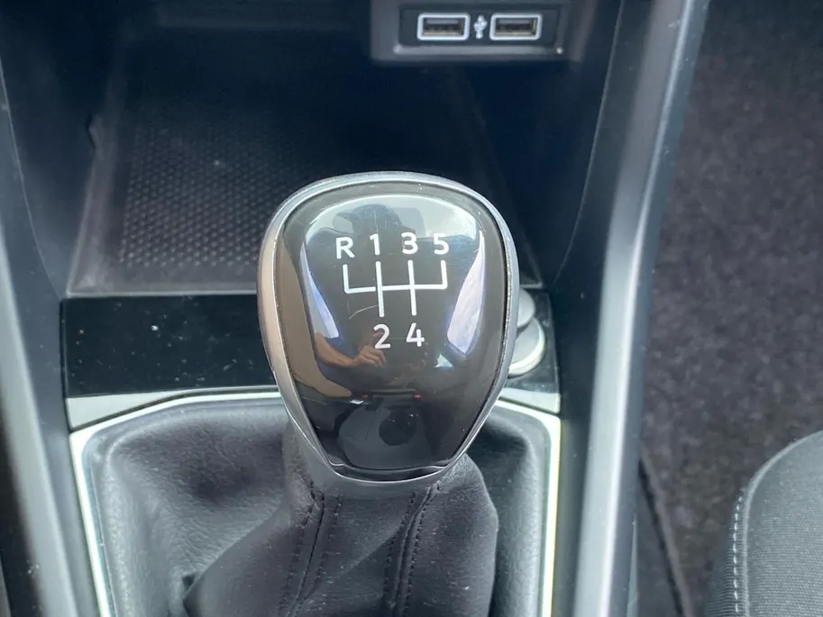 Volkswagen T-Cross 1.0 TSI Life NL Auto | 12-2019 | trekhaak | navigatie | Android-Auto | Apple CarPlay | etc.