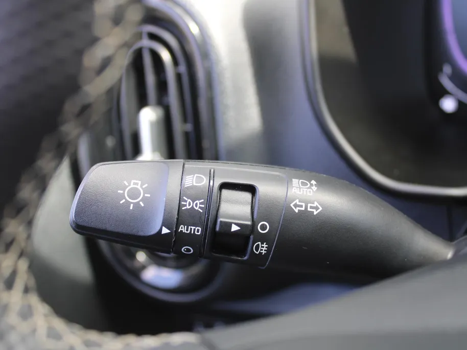 Kia Picanto 1.0 DPI GT-Line | Stuur-/stoelverwarming | Schuifdak | Camera | Dodehoek detectie | Telefoonlader | Clima | Navi | 16' LM | LED | Cruise |