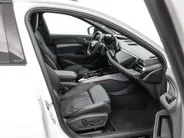 Audi A5 Avant 2.0 367pk S-tronic e-hybrid quattro S edition · 360 Camera · Wegklapbare Trekhaak · Bang & Olufsen Audio · Bijrijder Display · Zwart Optiek · 19'' Inch · Garantie t/m 26-07-2030 of 100.000