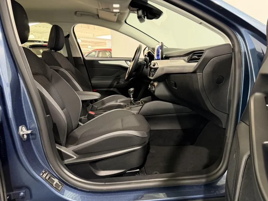 Ford Focus 100PK EcoBoost Trend Edition Business | 1e eigenaar | Winter Pack | Comfort Pack | Navi | Apple CarPlay/Android Auto | Parkeersensoren | Lichtmetalen Velgen | Cruise Control |