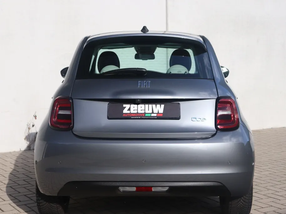 Fiat 500e La Prima 42 kWh | Pano | Navi | Camera | Carplay | 18'
