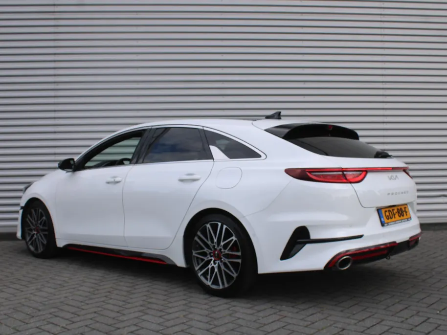 Kia ProCeed 1.6 T-GDI GT | 204PK! | Stuur-/stoelverwarming | Schuifdak | Camera | Stoelgeheugen | LED | Dodehoek detectie | Zeer nette auto | 1e eigenaar |