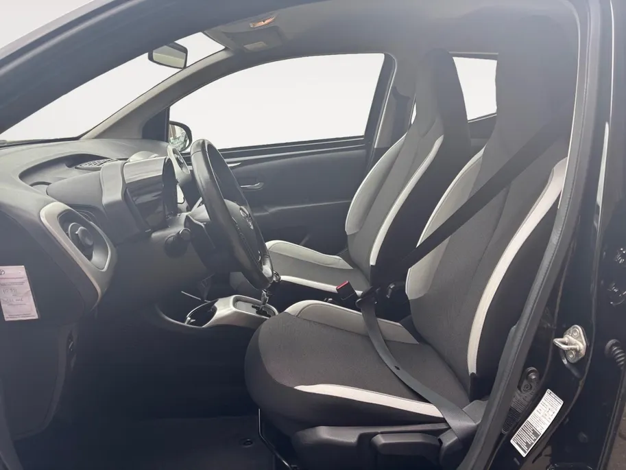 Toyota Aygo 1.0 VVT-i x-play | Airco | Achteruitrijcamera | Apple carplay / Android auto |
