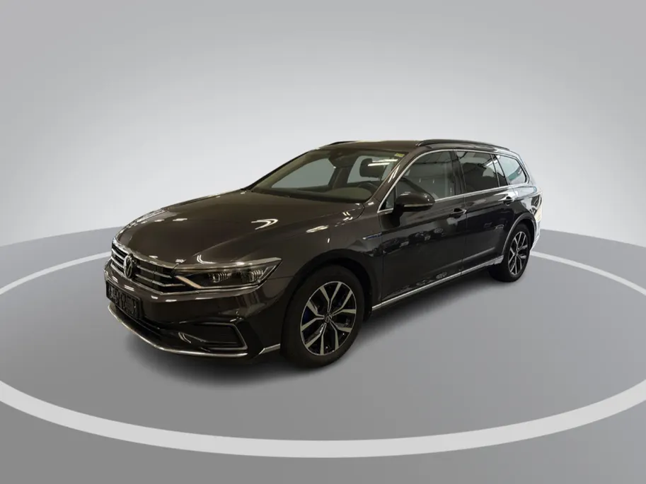 Volkswagen Passat 1.4 TSI 218pk DSG PHEV GTE Business · Camera · Wegklapbare Trekhaak · Apple/Android Car Play · P-Sensoren · 17'' Inch ·