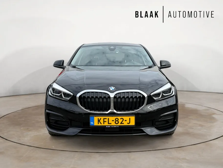 BMW 1 Serie Limousine 118i Sport Line Apple/Android draadloos | Automaat | Climate Con