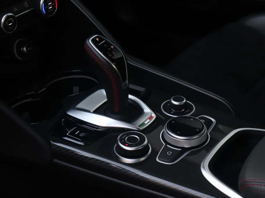 Alfa Romeo Giulia 2.9 V6 Quadrifoglio | Sparco | Carbon | Akrapovic | Rosso 8C
