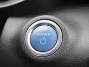 Mazda 2 Hybrid 1.5 Select | 16" LM | Stoel- & stuurverwarming | HUD | Camera | Dodehoek sensor | Clima | Apple Carplay/Android Auto |