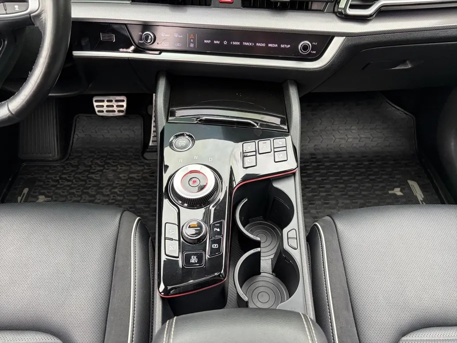 Kia Sportage 1.6 T-GDi Plug-in Hybrid AWD GT-PlusLine | EXCLUSIEVE UITVOERING | APPLE CARPLAY / ANDROID AUTO | PANO | ADAPT. CRUISE | STUUR/STOEL VERWARMING / VERKOELING | NAVI | 360° GRADEN | MEMORY SEATS | KAMELEON TINT |