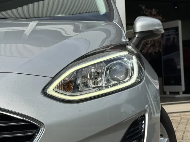 Ford Fiesta 1.0 EcoBoost 100pk 5dr Titanium | Camera | Navi | B&O | Verwarmbare voorruit | Apple Carplay & Android Auto | Cruise Control