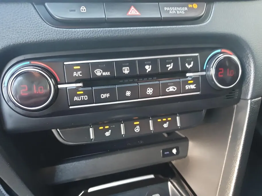 Kia ProCeed 1.5 T-GDi GT-Line | Stoel en stuurverwarming | Navigatie | Elektrische achterklep | Camera | Climate control | Apple Carplay / Android Auto |