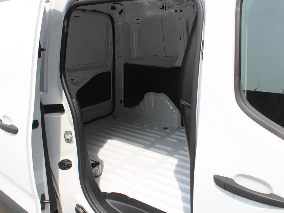 Toyota ProAce CITY 1.5 D-4D L1 Professional | Automaat | 3-zits | Clima | Navi | Camera | Cruise | Dodehoek detectie | Stoel- en stuurverwarming | Digitale binnenspiegel |