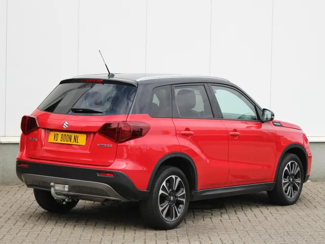 Suzuki Vitara 1.4 Boosterjet Style Automaat | Schuifdak | Trekhaak | Adap. Cruise | Camera | Lm-Velgen