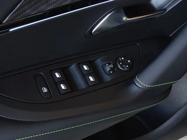 Peugeot e-2008 EV GT 50 kWh