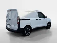 Ford E-Transit Courier Trend 44 kWh | NL auto | Navigatie | Apple carplay & android auto | Adapt. cruise control | BLIS | Parkeersensor achter | Achteruitrijcamera | Trekhaak |