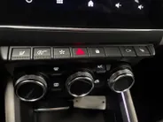Renault Clio 1.0 TCe Initiale Paris NAVI AIRCO 360CAMERA BOSE SPEAKERS STOELVERWARMING LEER CRUISE CONTROLE APPLE CARPLAY ANDROID AUTO LM VELGEN DE ALLERMOOISE UITVOERING