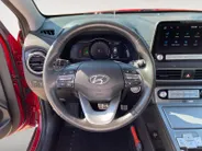 Hyundai Kona EV Premium 64 kWh | LAGE KM STAND! | Leder | Stoel- stuurverwarming | Navi