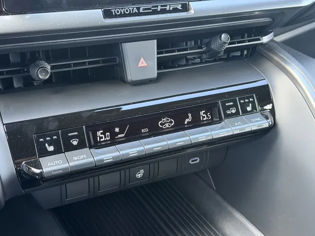 Toyota C-HR 2.0 PHEV 220 Dynamic Bi-Tone | All Seasons |