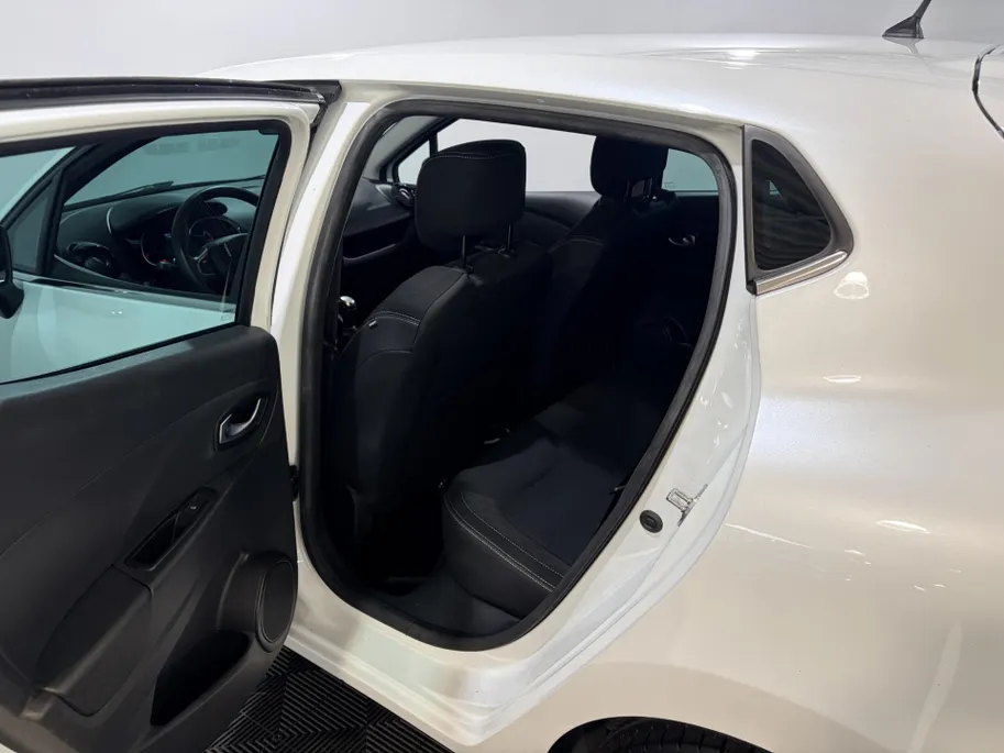Renault Clio 90PK TCe Limited | Camera | Airco | Cruise Control | Lichtmetalen Velgen | Bluetooth | Keyless Entry | Elektrische Ramen & Spiegels | Parkeersensoren | Armsteun |