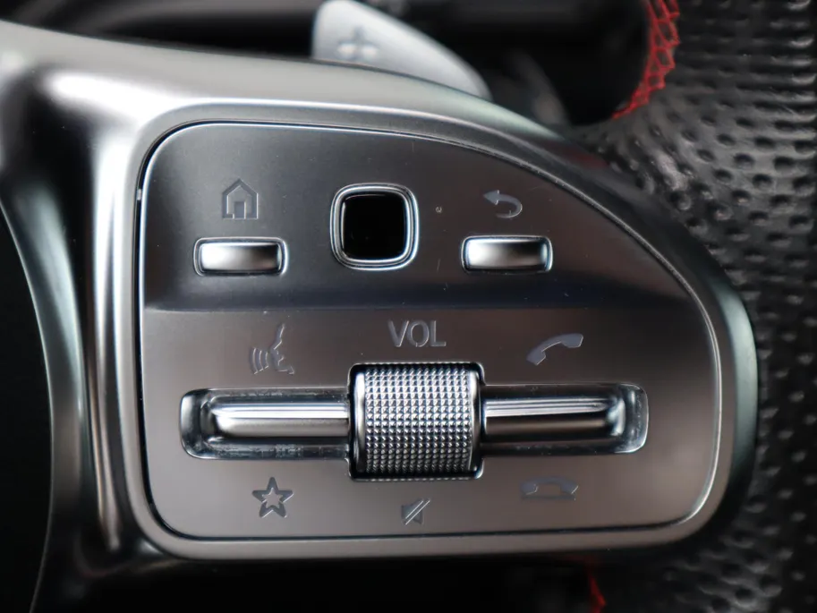 Mercedes-Benz CLA 200 Business Solution AMG l Keyless l Achteruitrij camera l Ambiente lichtpakket
