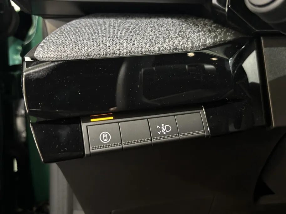 Renault Clio 160PK Full Hybrid Techno Automaat | Lichtmetalen Velgen Hoogglans Zwart | Adaptive Cruise Control | Google Built-in | Camera | Apple CarPlay/Android Auto | Full LED | Armsteun | Licht & Regen Sensor |