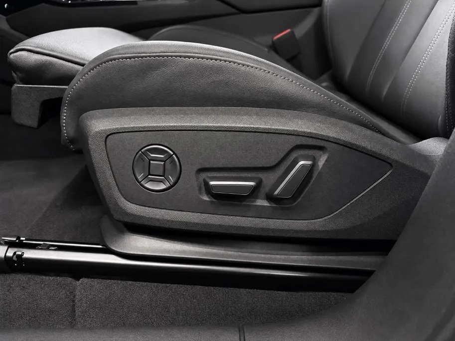 Audi Q6 e-tron Sportback Advanced edition 83 kWh 252 PK · Sportstoel lederen bekleding · Winterpakket · Trekhaak elek. wegklapbaar