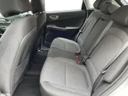 Hyundai Kona EV Comfort 64 kWh | Warmtepomp | 100% SOH | Adaptive cruise control | Apple Carplay & Android Auto | Achteruitrijcamera | Parkeersensoren achter | Keyless entry | DAB radio |