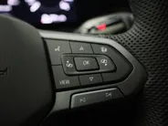 Volkswagen T-Roc 1.5eTsi/150PK R Line First Edition Black Style DSG · Navigatie · 360°Camera + Parkeersensoren · Stoel- & stuurverwarming · Garantie t/m 28-11-2025 · EXTRA INRUILKORTING