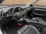 MG ZS EV MG Luxury 45 kWh SOH 91% | Navigatie | Schuifkanteldak | ACC | Leder interieur | Stoelverwarming |