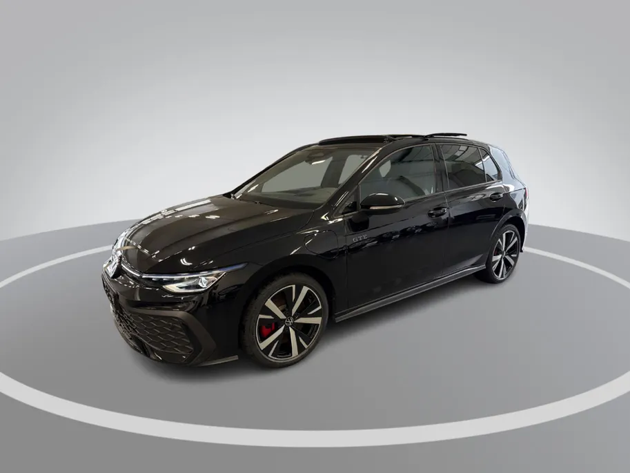 Volkswagen Golf 1.5 272pk DSG eHybrid GTE · Panoramadak · Wegklapbare Trekhaak · Camera · Apple/Android Car Play · 18'' Inch · Garantie t/m 16-10-2030 of 100.000km