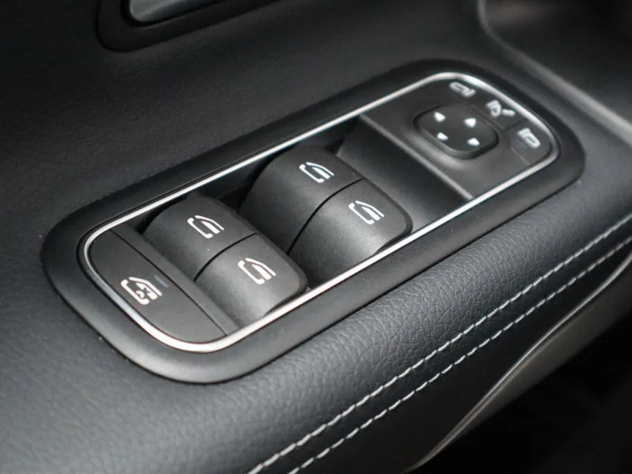 Mercedes-Benz A-Klasse 250 e Star Edition Luxury Line l Trekhaak l Keyless l Stoelverwarming