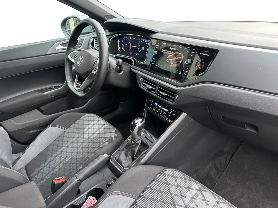 Volkswagen Taigo 1.0 TSI R-Line | Digital Cockpit | Camera | Adaptive Cruise Control | Apple CarPlay & Android Auto | LMV | Climate Control | Parkeersensoren | Verwarmde Spiegels |