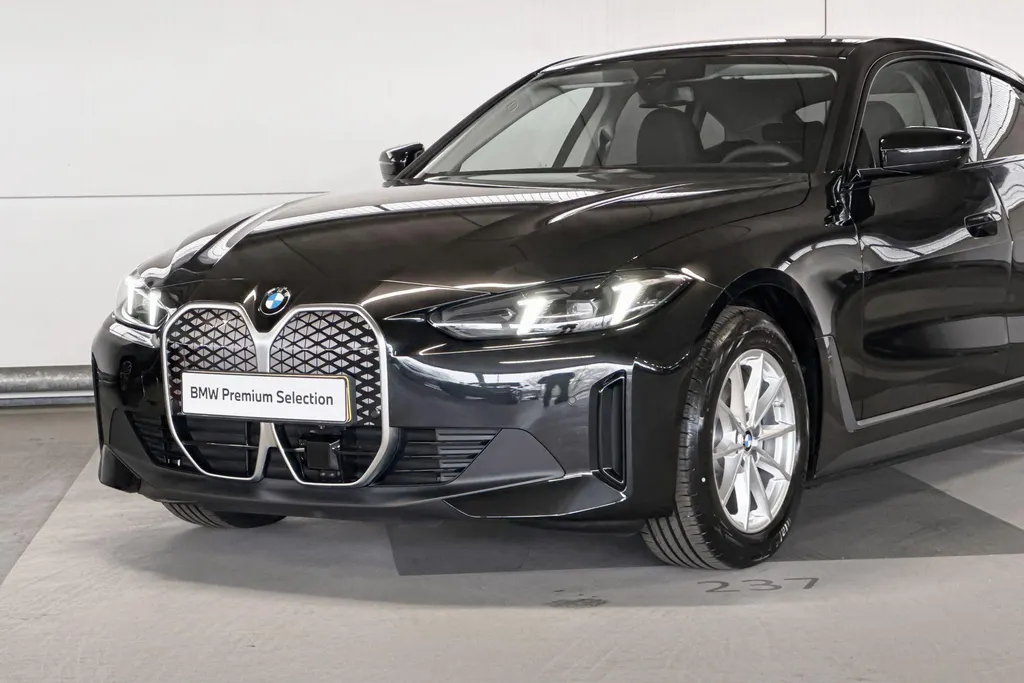 BMW i4 eDrive35 70 kWh