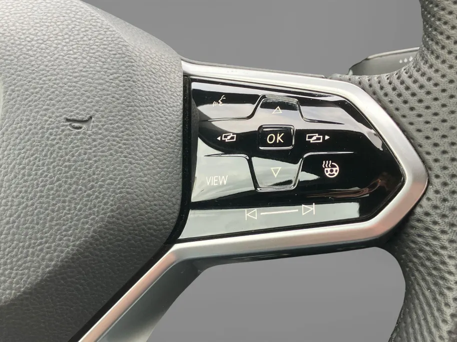 Volkswagen Golf 1.4 eHybrid 245pk GTE · Navigatie · Camera + Parkeersensoren · Stoel- & stuurverwarming · Apple/Android Car Play · Trekhaak ·