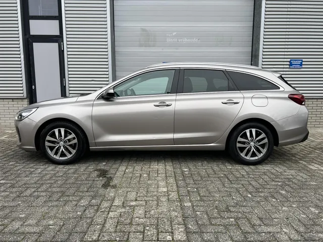Hyundai i30 Wagon 1.4 T-GDI Premium | Apple Carplay & Android Auto | Climate Control | Lichtmetalen Velgen | Cruise Control