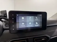 Dacia Jogger 140PK Hybrid Extreme 7p. Automaat | 7 Zitplaatsen | Camera | Parkeersensoren | Apple CarPlay/Android Auto | Digital Cockpit | Cruise Control | Lichtmetalen Velgen | Licht & Regen Sensor | Full LED |