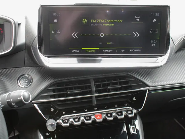 Peugeot 208 1.2 PureTech GT Pack Automaat | Adap. Cruise | Panodak | Vol Leder | Stoelverwarming | Camera
