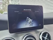 Mercedes-Benz GLA 180 Business Solution AMG AUTOMAAT | Trekhaak | Schuif/kanteldak | Navigatie | Camera | AMG-styling | Climate | Sensoren | Apple Carplay/Android Auto | Cruise | Stoelverwarming