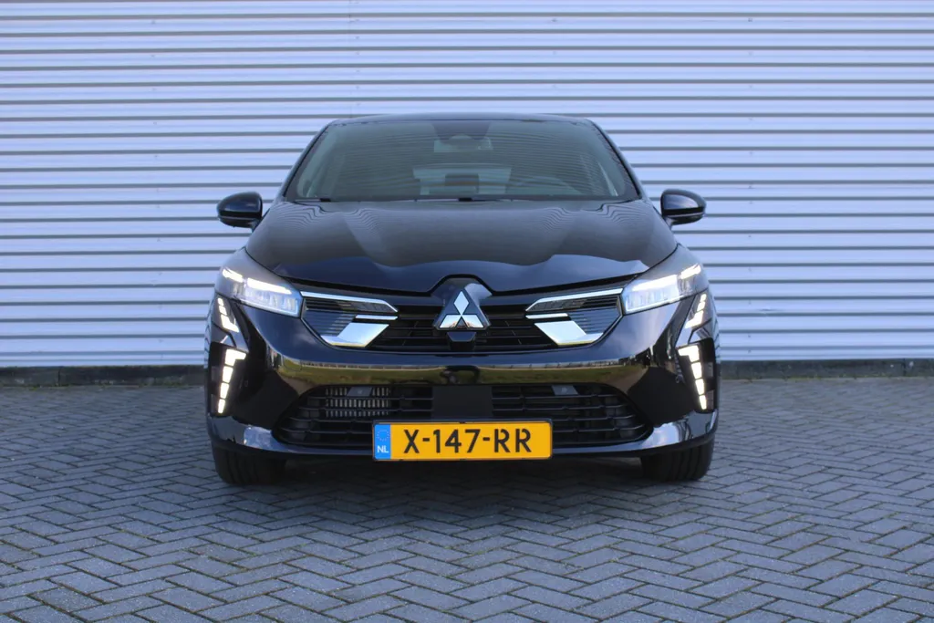 Mitsubishi Colt 1.0T MT First Edition | Stuur-/stoelverwarming | Camera | Clima | Dodehoek detectie | Draadloze telefoonlader | Cruise adapt. | 17' LM | LED |