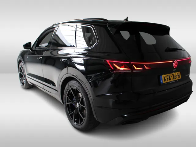 Volkswagen Touareg 3.0 TSi R 4-Motion 462 PK | Panoramadak | Head-Up display | Climate Seats | Keyless | Dynaudio |  Matrix Led