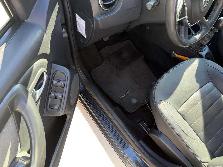 Dacia Duster 1.2 TCe Black Shadow | Trekhaak | Navigatie | Bluetooth | Cruise Control | Camera | Parkeersensoren | Onderhoudshistorie | 12 Maanden BOVAG Garantie