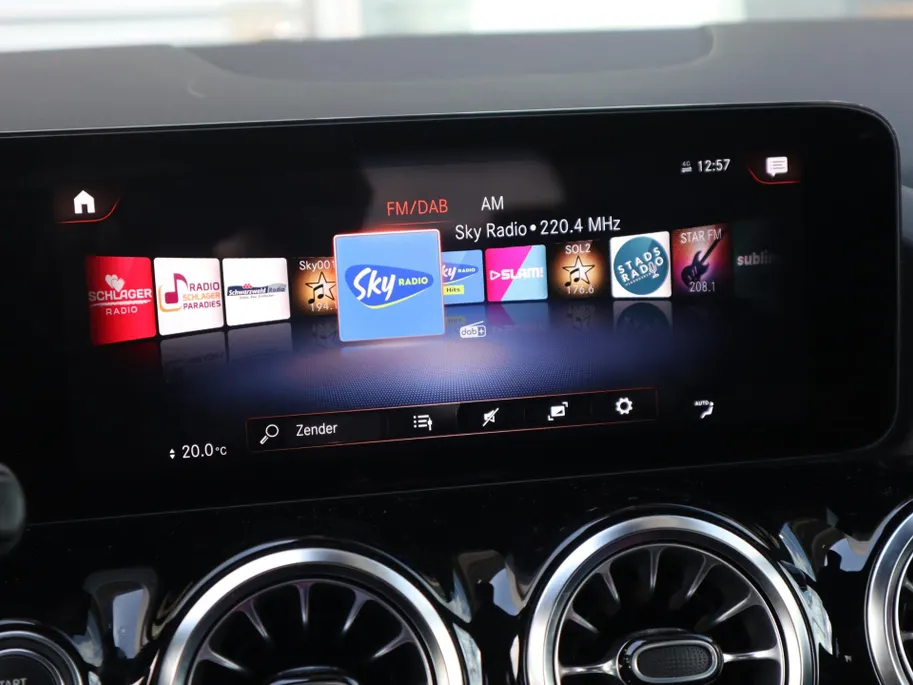 Mercedes-Benz GLA 250 e AMG Line l Stoelverwarming l Achteruitrij camera l Ambiente lichtpakket