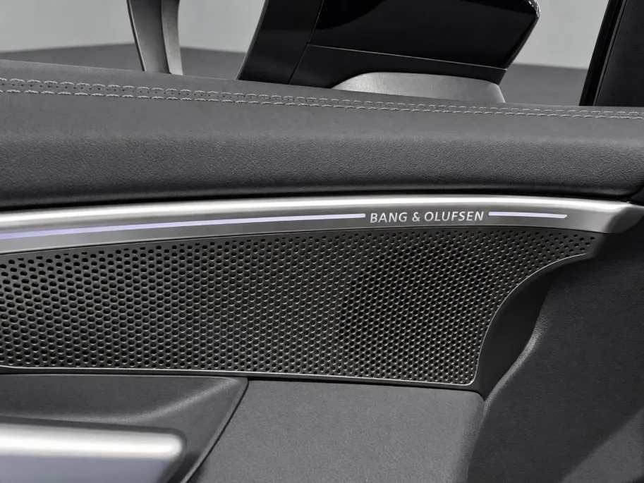 Audi A5 Avant 2.0 367pk e-hybrid Quattro S edition Competition · Panoramadak · Wegklapbare Trekhaak · 360 Camera