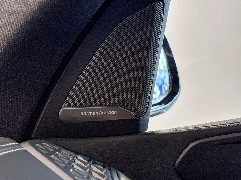 BMW X5 xDrive50e Launch Edition Innovation Pack