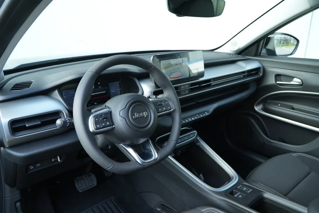 Jeep Avenger 1.2 e-Hybrid Summit | Navi | JBL | Camera | Winter | 18"