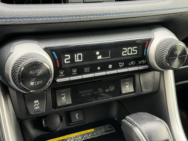 Toyota RAV4 2.5 Hybrid Bi-Tone | Stoel & stuurverwarming | Keyless