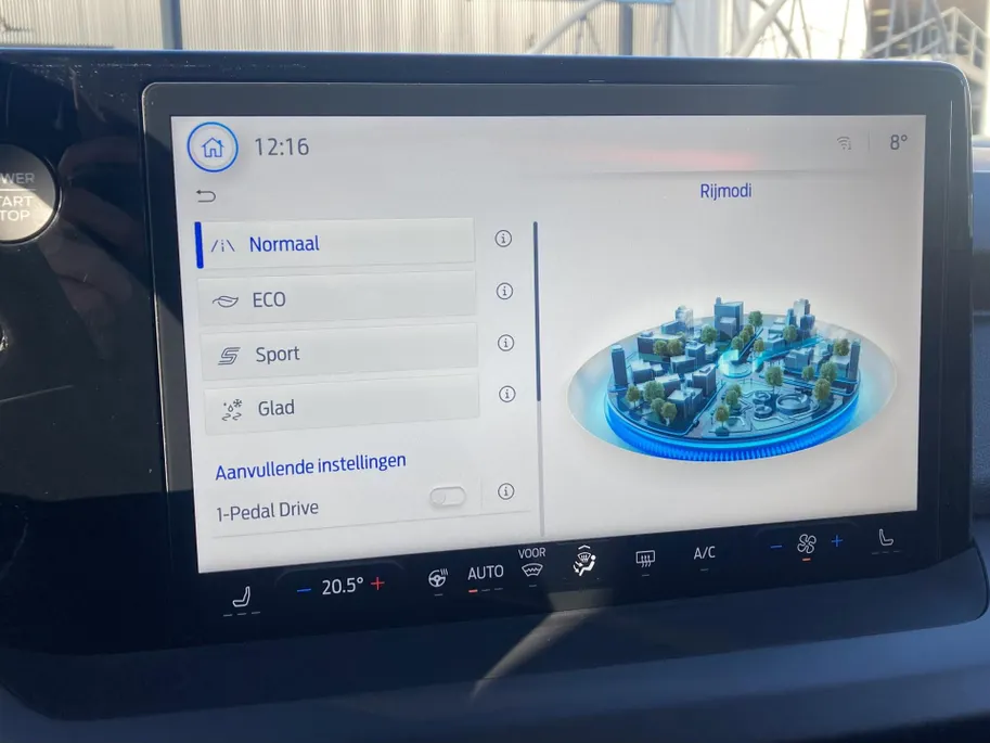 Ford Tourneo Courier Titanium 100% Elektrisch 43kWh 136 pk Apple Carplay/Android Auto - Winterpack - trekhaak